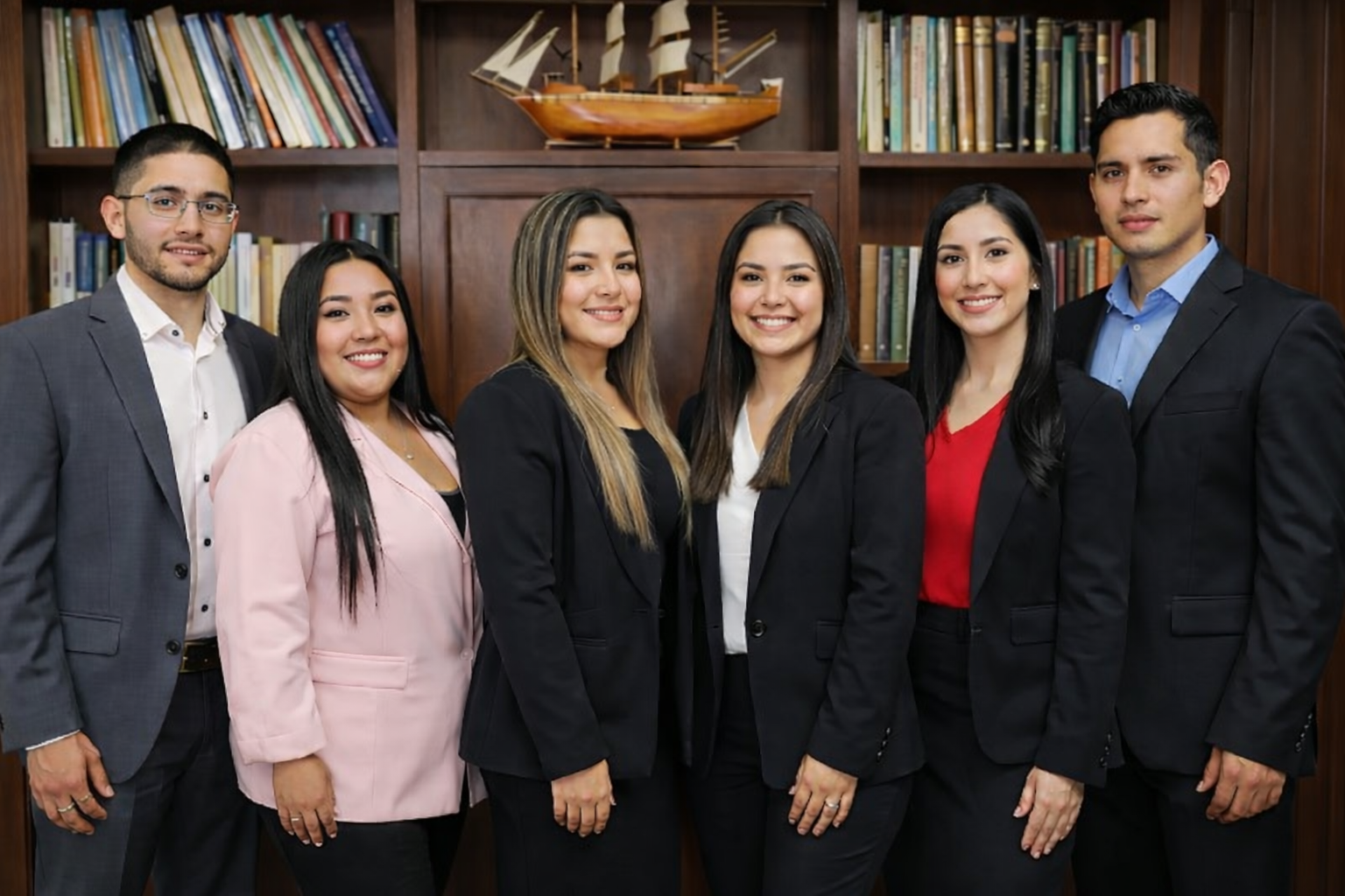 Fotografía del equipo profesional de Molina Díaz & Abogados en Medellín