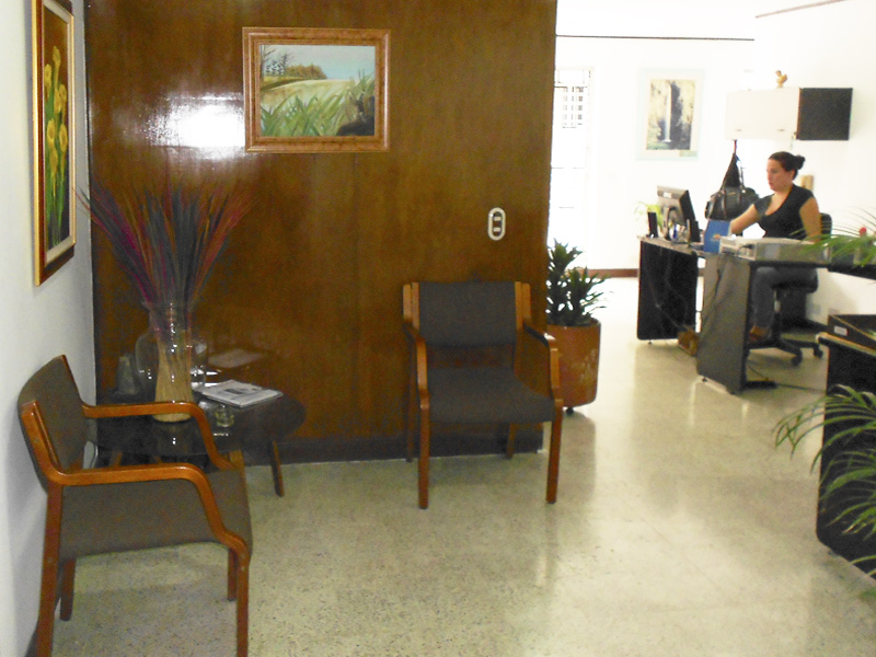 Sala de espera y atención al cliente — Molina Díaz & Abogados